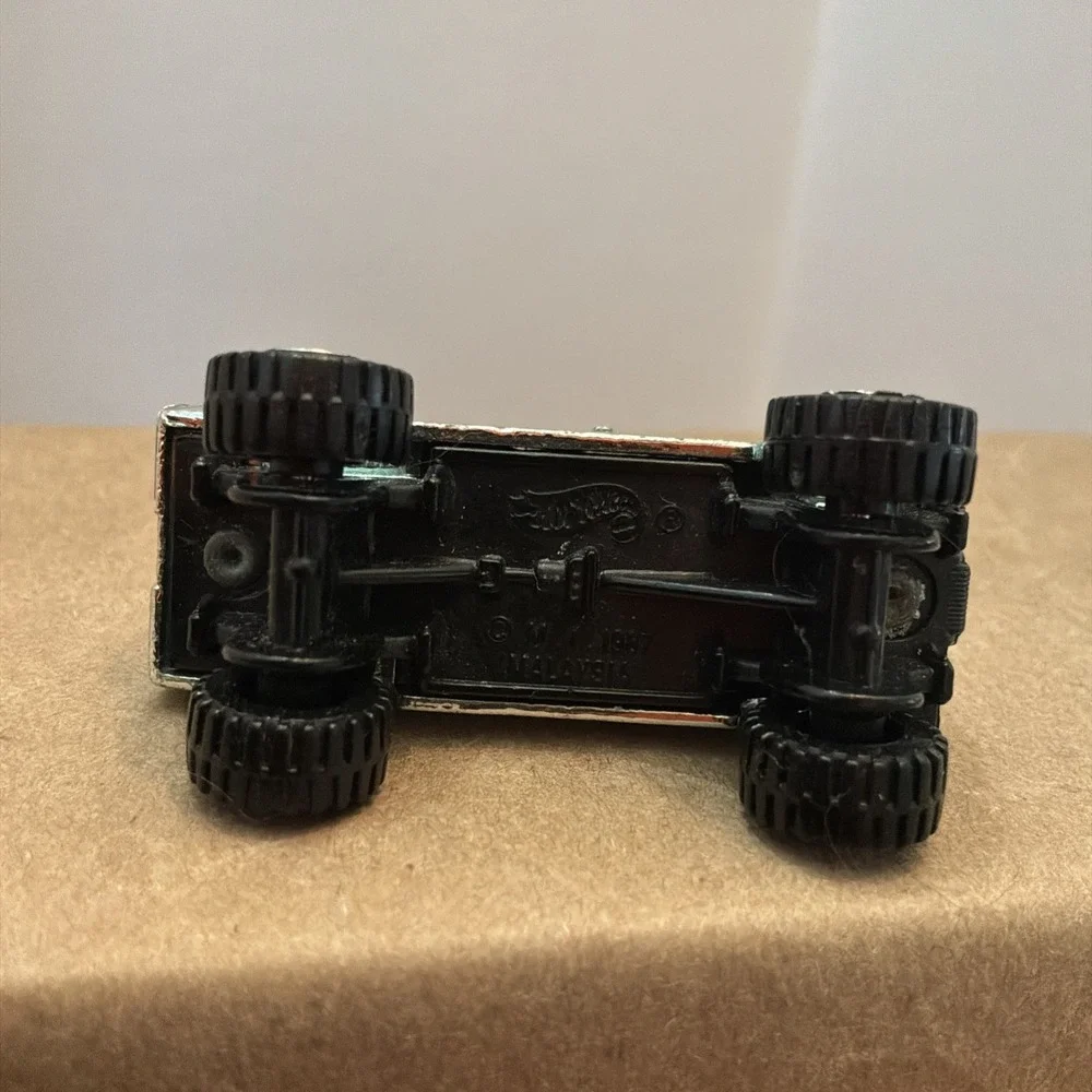HOT WHEELS MICRO RACERS 4‎ X 4 Chrome